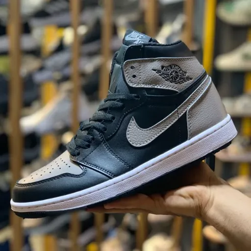 کتونی نایکی ایر جردن ۱ های (Nike Air Jordan 1 High) - ترکیب چرم مشکی شکلاتی با لوگوی Wings | مستر کوالیتی