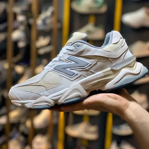 کتونی نیوبالانس ۹۰۶۰ (New Balance 9060 Sea Salt Cream / White Grey) - رویه جیر و مش تنفس‌پذیر سفید و کرم زیره حجیم طبی ABZORB | مستر کوالیتی