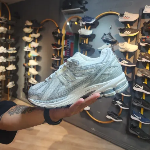 کفش اسپرت نیوبالانس مدل New Balance 1906R - رنگ نقره‌ای | مستر کوالیتی