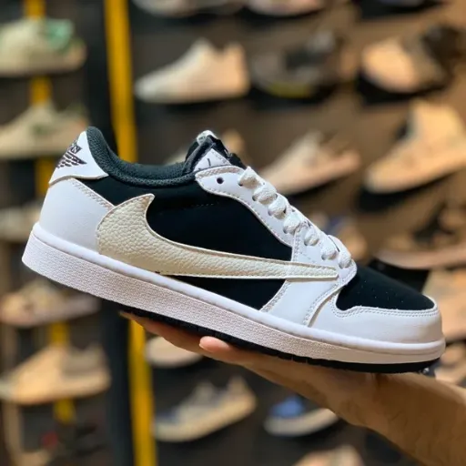 کفش کتانی اسپرت نایکی ایر جردن ۱ لو تراویس اسکات مدل Air Jordan 1 Low OG x Travis Scott - رنگ سفید مشکی کرم | مستر کوالیتی