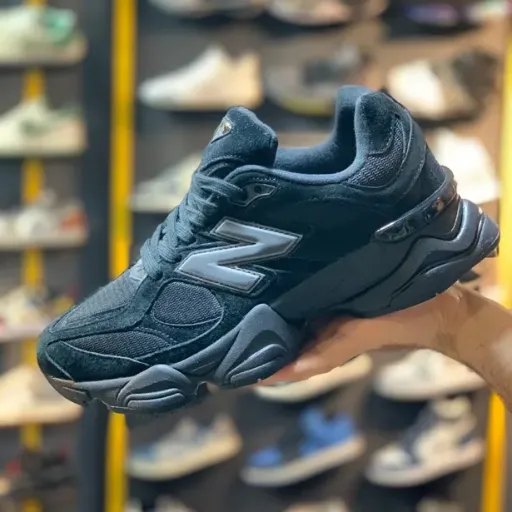 کتونی نیوبالانس ۹۰۶۰ تمام مشکی (New Balance 9060 Triple Black / Black Castlerock) - رویه جیر و مش تنفس‌پذیر با زیره حجیم طبی ABZORB | مستر کوالیتی