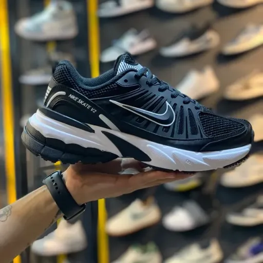 کتونی نایکی اسکی ۲ (Nike Initiator / Skate V2 Black White) - رویه ترکیبی مش و چرم مشکی زیره سفید | مستر کوالیتی