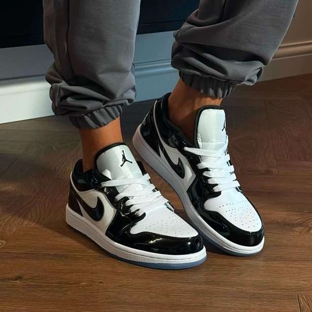 کفش نایکی ایر جردن 1 سفید-مشکی ورنی